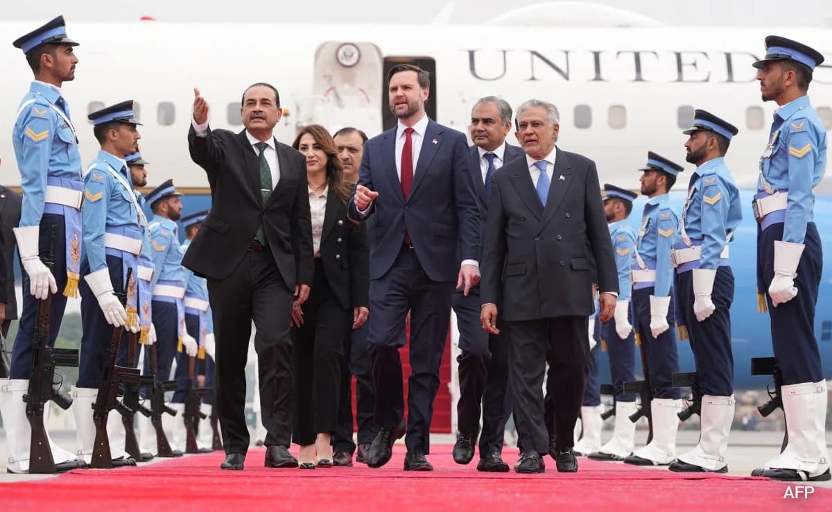 Iran delegation Shehbaz Sharif se mili, US ke sath peace talks se pehle